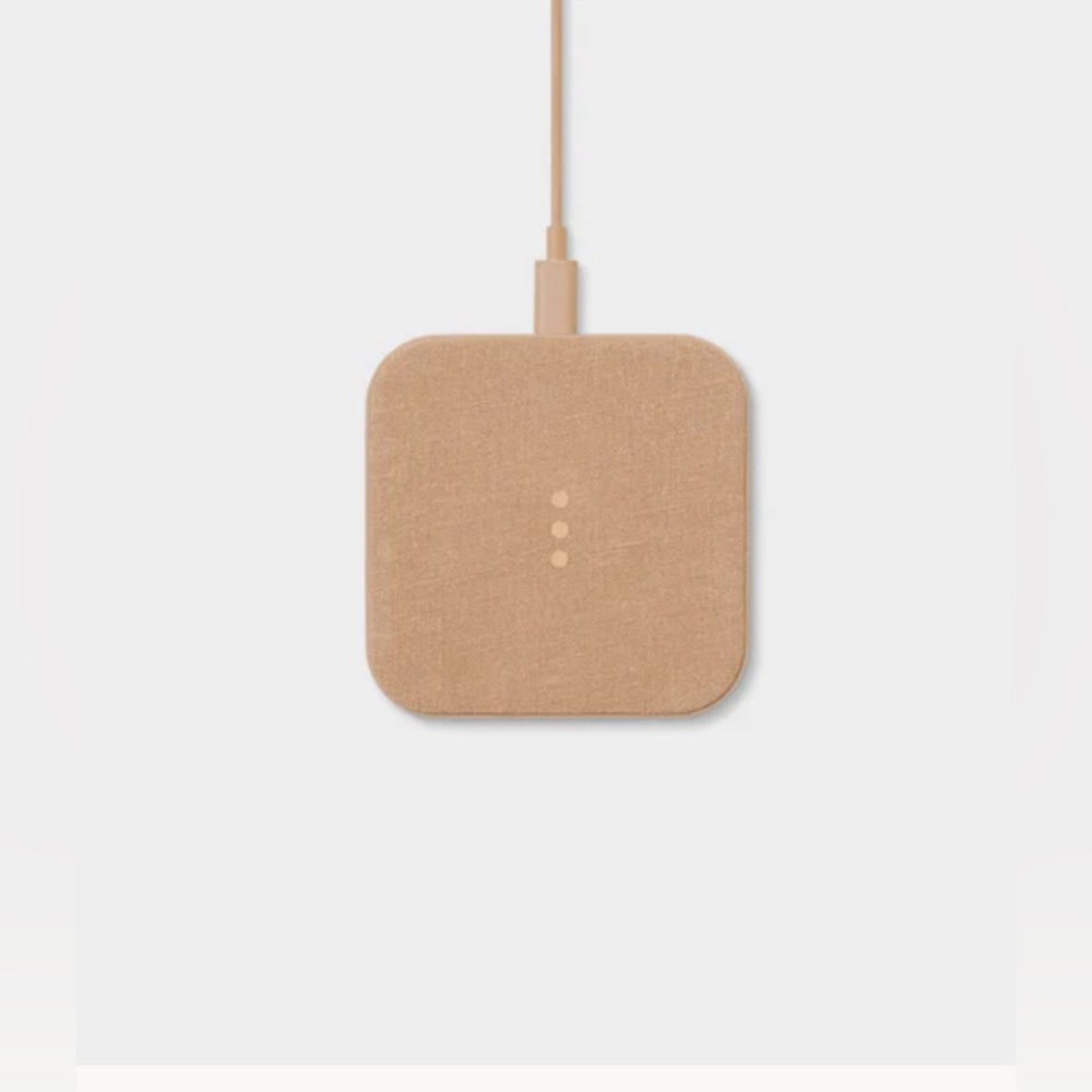 NWT Courant CATCH:1 Essentials Single-Device Charging Pad